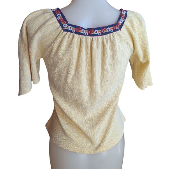 1OF1 Small Vintage Top 70's Crinkle Blouse Floral Embroidered Neckline Peasant - Picture 4 of 7